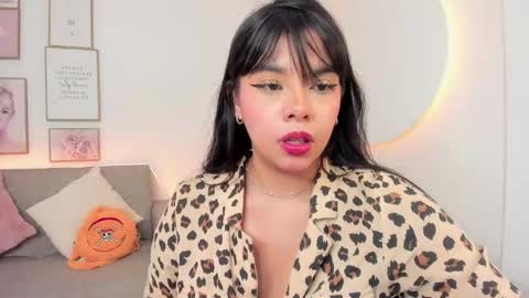 olivia_dluxe online show from November 4, 7:46 pm