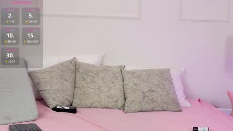 Snapshot of olivia_flamme chatting on June 3, 2:33 pm olivia_flamme online show from June 3, 2:33 pm