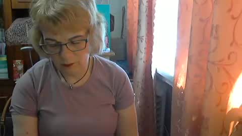Olivia Mia online show from May 5, 10:56 am