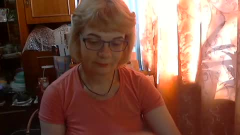 Olivia Mia online show from June 19, 2:54 pm