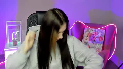 olivia_norton_ online show from October 7, 12:13 pm