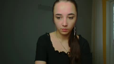 Snapshot of olivia_oliv chatting on December 12, 8:03 am Olivia online show from December 12, 8:03 am