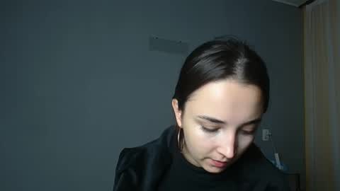 Snapshot of olivia_oliv chatting on October 1, 2:23 pm Olivia online show from October 1, 2:23 pm