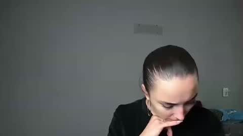 Snapshot of olivia_oliv chatting on October 13, 8:36 am Olivia online show from October 13, 8:36 am