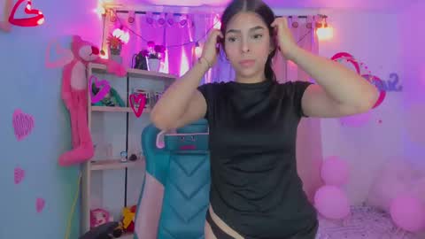 Snapshot of olivia_pretty_ chatting on February 22, 6:41 pm olivia_pretty_ online show from February 22, 6:41 pm