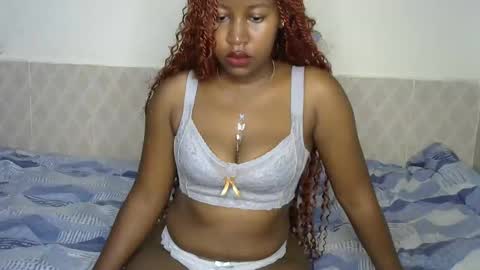 Snapshot of olivia_roxxyy chatting on October 16, 7:42 am olivia online show from October 16, 7:42 am