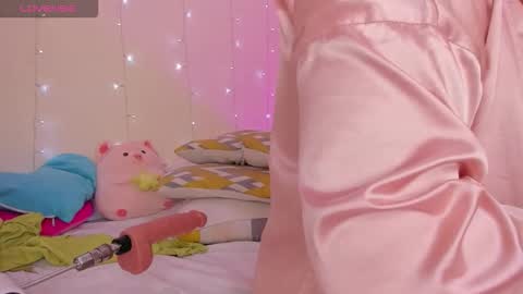 olivia_s19 online show from February 3, 6:22 am