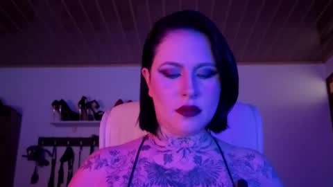   online show from October 23, 2:05 pm