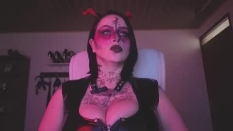   online show from October 28, 1:36 pm