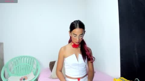 Snapshot of olivia_stevens_ chatting on June 18, 8:24 pm Olivia online show from June 18, 8:24 pm