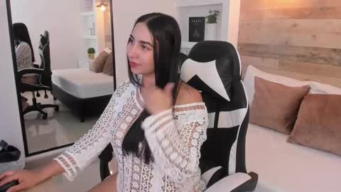 olivia_willoow online show from November 8, 2:45 am