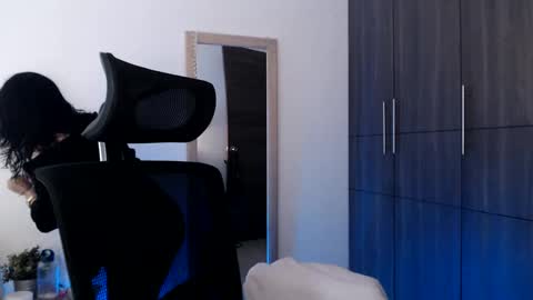 oliviaaa__ online show from January 3, 2:40 pm