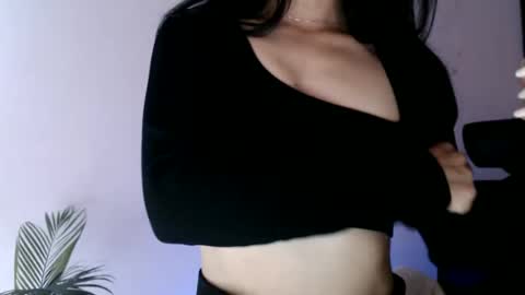 oliviaaa__ online show from March 4, 3:51 pm