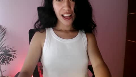 Snapshot of oliviaaa__ chatting on May 25, 4:35 pm oliviaaa__ online show from May 25, 4:35 pm