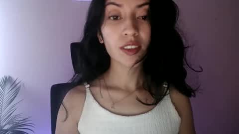 Snapshot of oliviaaa__ chatting on June 2, 5:15 pm oliviaaa__ online show from June 2, 5:15 pm