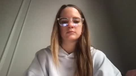 oliviaaraee online show from February 5, 6:12 pm