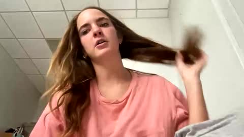 oliviaaraee online show from March 2, 7:10 pm