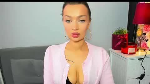 Snapshot of oliviadirty chatting on April 22, 9:11 am OliviaDirty online show from April 22, 9:11 am