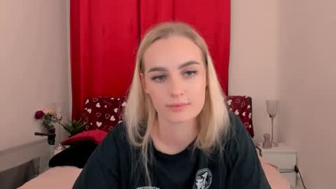 Snapshot of oliviahappy chatting on February 8, 4:03 am oliviaBeauty online show from February 8, 4:03 am