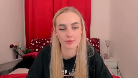 Snapshot of oliviahappy chatting on February 20, 9:42 pm oliviaBeauty online show from February 20, 9:42 pm