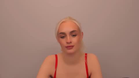 Snapshot of oliviahappy chatting on December 17, 7:20 pm oliviaBeauty online show from December 17, 7:20 pm