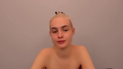 Snapshot of oliviahappy chatting on December 22, 7:33 pm oliviaBeauty online show from December 22, 7:33 pm