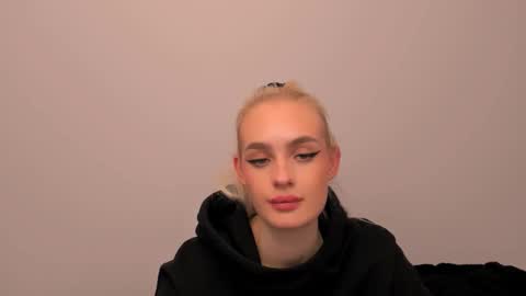 Snapshot of oliviahappy chatting on February 11, 8:03 pm oliviaBeauty online show from February 11, 8:03 pm