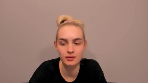 Snapshot of oliviahappy chatting on February 22, 7:01 pm oliviaBeauty online show from February 22, 7:01 pm