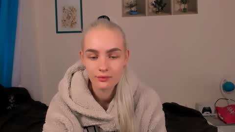 oliviaBeauty online show from April 25, 1:36 pm
