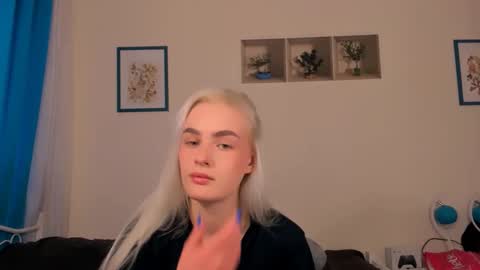 oliviaBeauty online show from April 26, 1:42 pm