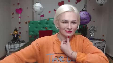 OliviaHorst online show from November 6, 8:15 am