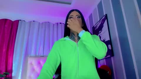 oliviahot01 online show from April 10, 2:33 pm