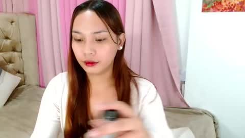 Snapshot of oliviahutton chatting on May 16, 6:17 pm oliviahutton online show from May 16, 6:17 pm