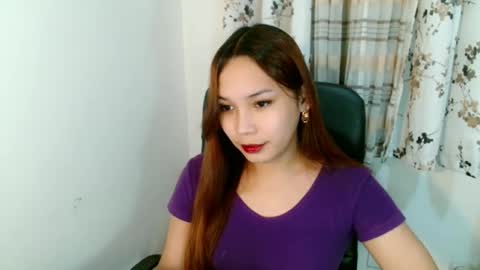 Snapshot of oliviahutton chatting on May 18, 5:19 pm oliviahutton online show from May 18, 5:19 pm