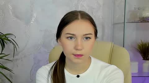 Snapshot of olivialangs chatting on March 4, 10:54 am olivialangs online show from March 4, 10:54 am