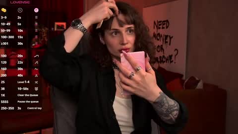 Snapshot of oliviamcclean chatting on April 24, 7:05 pm Liv online show from April 24, 7:05 pm