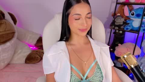 Olivia Mcneill  online show from September 15, 1:11 pm