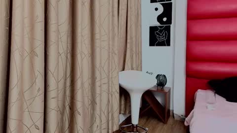 OliviaMonroe online show from November 20, 4:56 am