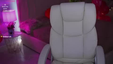 Snapshot of oliviamoore_ chatting on February 15, 2:03 pm Olivia online show from February 15, 2:03 pm