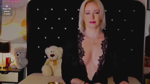 Olivia online show from March 4, 8:59 pm