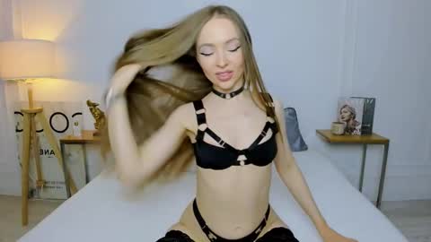 Snapshot of oliviawilsons chatting on December 30, 5:37 am Olivia online show from December 30, 5:37 am