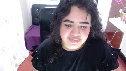 oliviia_cute online show from December 18, 1:33 am