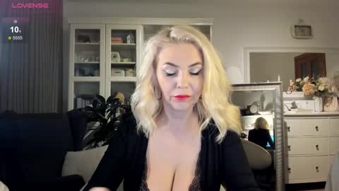 ollalla7 online show from January 18, 8:23 pm