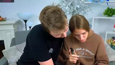 Olli and Stiw online show from December 5, 8:34 am