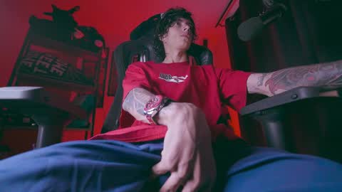     online show from April 12, 11:32 pm