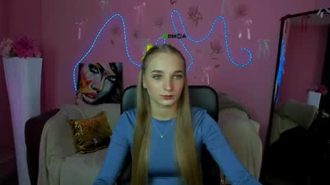 Snapshot of ollivia_dream chatting on May 1, 5:56 am Ollivia online show from May 1, 5:56 am