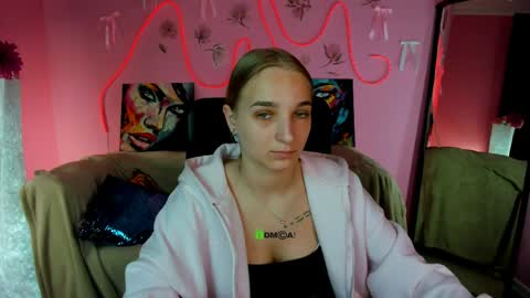 Snapshot of ollivia_dream chatting on May 5, 5:48 am Ollivia online show from May 5, 5:48 am