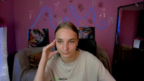 Snapshot of ollivia_dream chatting on May 6, 5:46 am Ollivia online show from May 6, 5:46 am