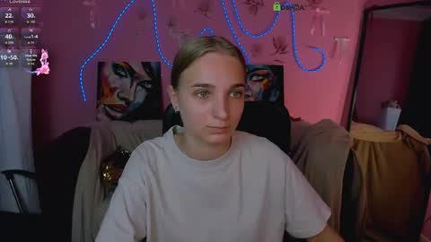 Snapshot of ollivia_dream chatting on June 2, 6:04 am Ollivia online show from June 2, 6:04 am