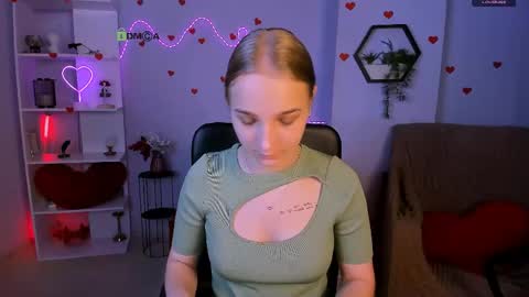 Snapshot of ollivia_dream chatting on June 3, 5:54 am Ollivia online show from June 3, 5:54 am